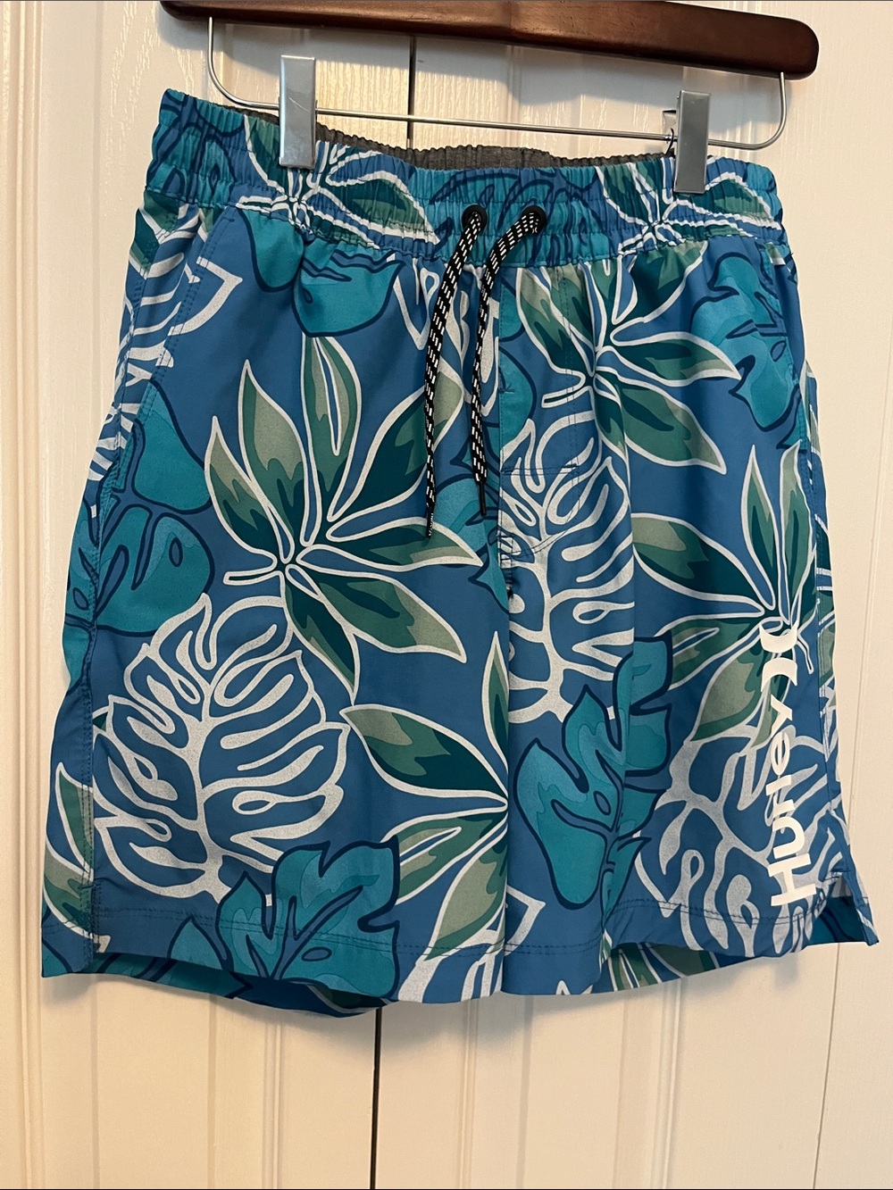 Men’s Hurley blue and green swim trunks. Size men’s small. Boys 16 (13.5 waist)